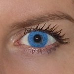 Basic blue v detailu na původní barvě očí modré
